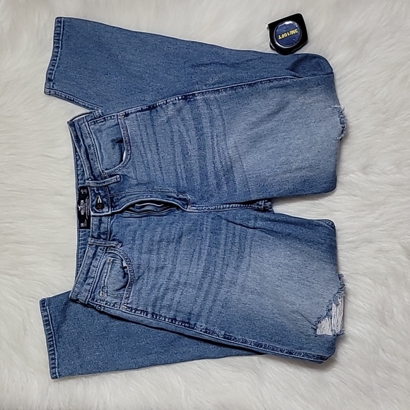 FLAWED! Hollister Curvy Ultra High Rise Mom Denim Jeans Size 5R / W27L27 - Picture 1 of 12